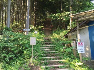 和田峠から陣馬山への登山口